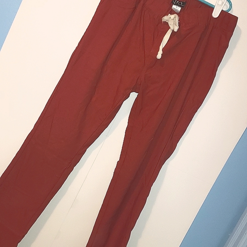 CUTE BURGUNDY JEGGINGS; SIZE L ❤️